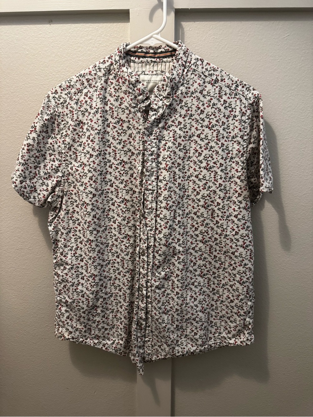 Denim & Flower White Short-Sleeve Button-Down with Red & Black Floral Print